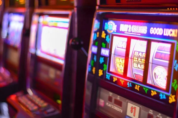 bloo Texas Hold'em Bonus betting interface and hand evaluation